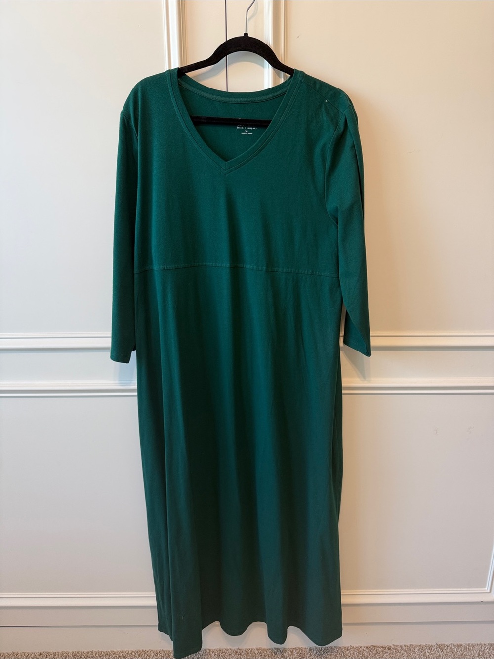 Classic V-Neck Maxi Dress in Emerald Green